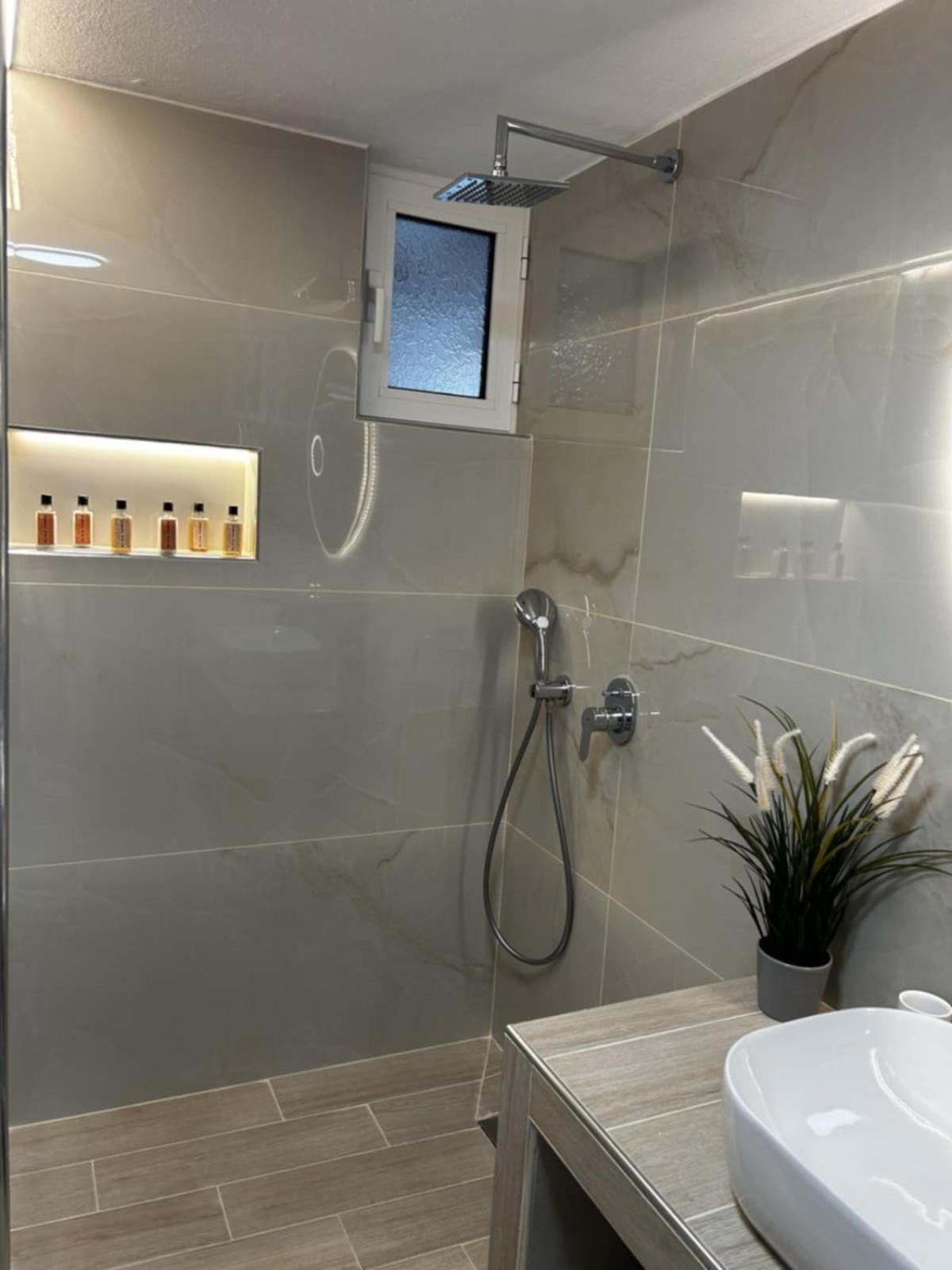 Bozikis House! A Cosy Apartment In The City Centre Skiatos Zewnętrze zdjęcie